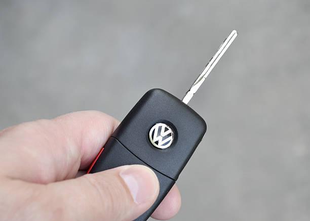 Está com dificuldade em encontrar uma cópia de chave codificada VW preço? A ABRA’KI AUTO CHAVEIRO oferece o melhor preço do mercado!